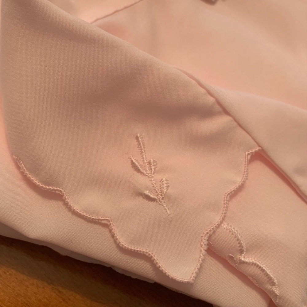 Vintage Quintessentials Ladies Button-Up Pale Pink Lace Floral Cutout Blouse 80s - Picture 9 of 9